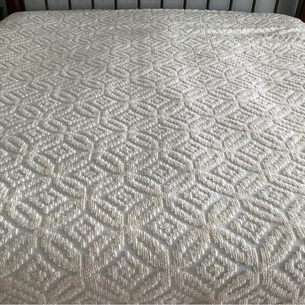 Vintage Full/Queen White Chenille Bedspread